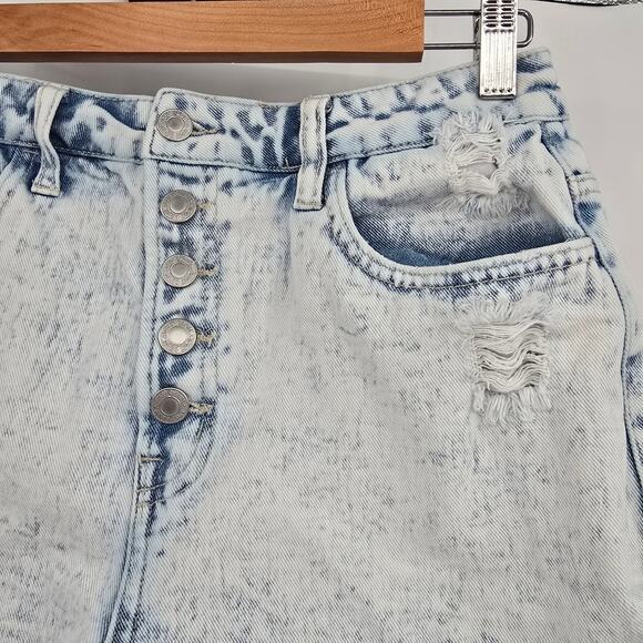 Vervet Women's Acid Wash Distress Cut Off Button Fly Hi Rise Denim Jean Shorts - Picture 3 of 10